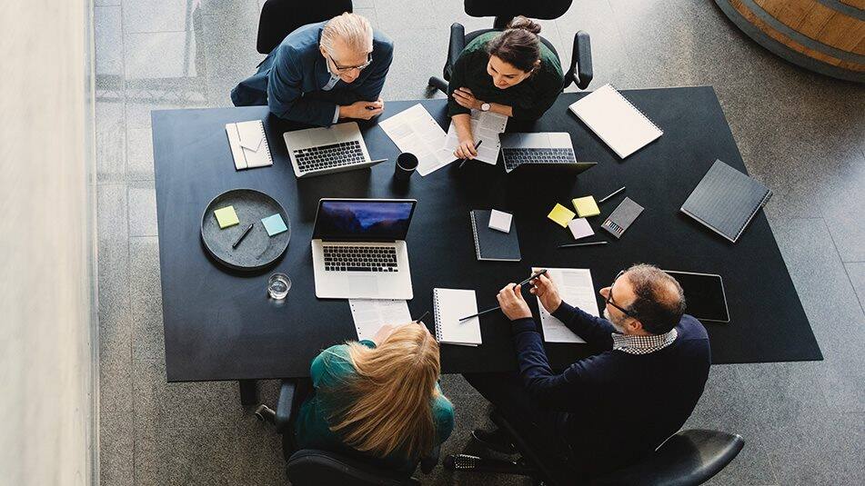 Az eszközök mellett felvonó és mozgólépcső szakértőink első kézből származó tudással és tapasztalattal állnak rendelkezésre.