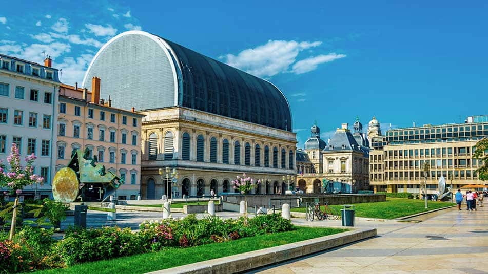 A 18-emeletes Opéra National de Lyon építészeti remekmű a körforgásos megközelítést választotta az épület öt felvonójának korszerűsítéséhez.